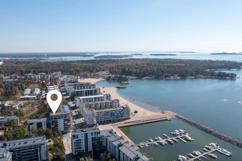 Meren Laeheisyydessae Iso Yksioe Helsinki Buitenkant foto