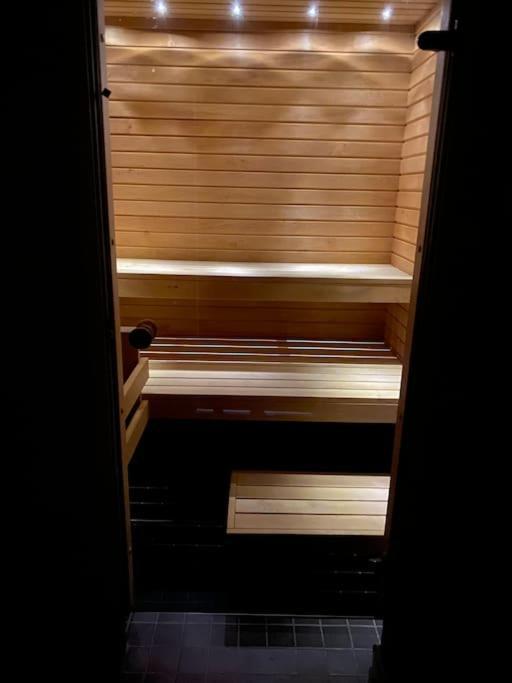 Meren Laeheisyydessae Iso Yksioe Helsinki Buitenkant foto