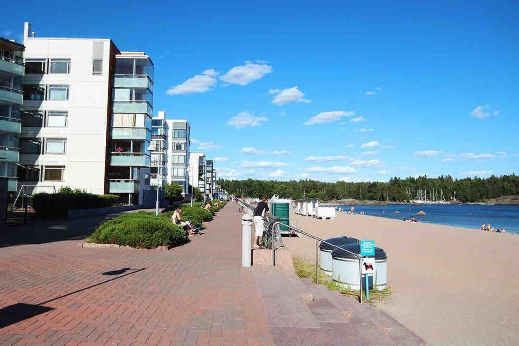 Meren Laeheisyydessae Iso Yksioe Helsinki Buitenkant foto
